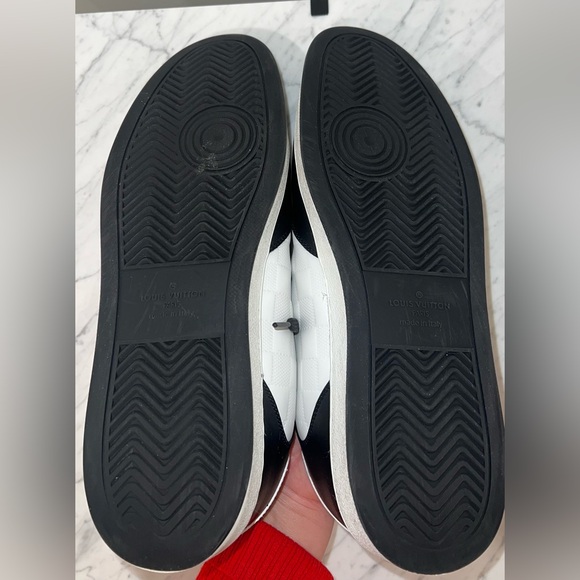 Louis Vuitton Monochrome Men's Sneakers - Picture 6 of 8